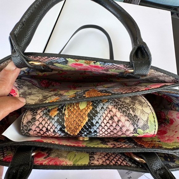 Betsey Johnson Chloe Floral Snake Print Sides Black Fx Leather Satchel Shldr Bag - Picture 8 of 13